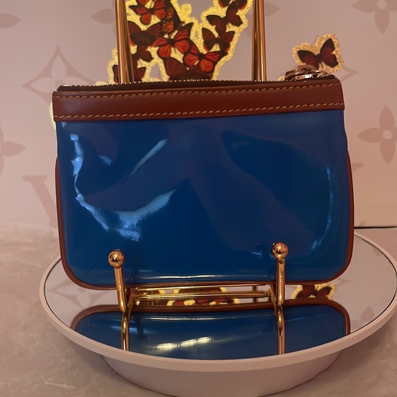 Dooney and Bourke Wallet - Picture 3 of 9